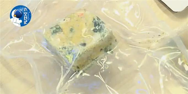 Nori and egg soup provided for astronauts in space lab Tiangong II. [Photo/Xinhua]