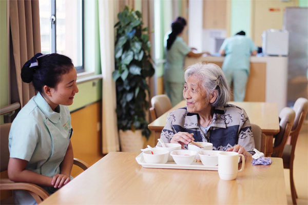 An undated photo shows an elderly woman dining at a nursing home in Hangzhou. [Sun Yidou/For China Daily]