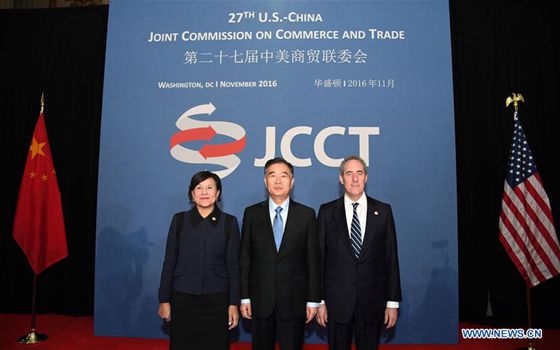 Chinese Vice Premier Wang Yang (C), U.S. Secretary of Commerce Penny Pritzker (L) and U.S. Trade Representative Michael Froman pose for a photograph at the 27th Session of the China-U.S. Joint Commission on Commerce and Trade (JCCT) in Washington D.C., capital of the United States, on Nov. 23, 2016. [Photo/Xinhua] 