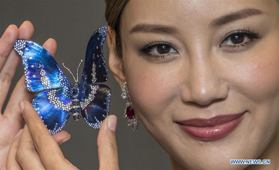 A model shows a brooch decorated with gems and diamonds during a press conference of Tiancheng International in Hong Kong, south China, Nov. 25, 2016. Tiancheng International will hold an jewellery and jadeite auction event on Dec. 4 for more than 270 items with estimated value exceeding 2 billion Hong Kong dollars (about 258 million U.S. dollars). (Xinhua/Lui Siu Wai) 