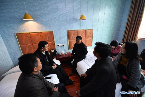 Staff members of rescue and relief team meet with the family member of a victim (3rd L) in a hotel in Yichun City, east China's Jiangxi Province, Nov. 25, 2016. The search and rescue of the accident had almost finished at 11:30 a.m. Friday, according to the rescue and relief headquarters at the scene. The investigation continues. (Xinhua/Hu Chenhuan) 