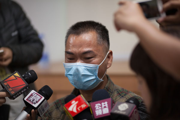 Luo Er, responds to questions at the hospital on Wednesday. [Photo provided for China Daily]