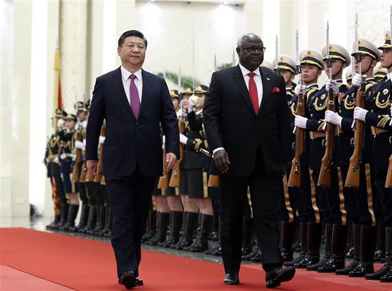 Chinese President Xi Jinping (front L) holds a welcome ceremony for Sierra Leone President Ernest Bai Koroma before their talks in Beijing, capital of China, Dec. 1, 2016. [Photo/Xinhua]