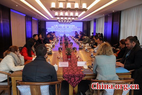 A symposium with the theme of China-CEE Countries Cooperation and Chongqing’s Participation in the Belt and Road Initiative, was held in Chongqing Municipality on Dec. 2. [Photo by MiXingang/China.org.cn] 