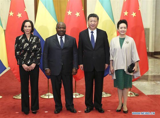 Chinese President Xi Jinping (2nd R) and his wife Peng Liyuan (1st R) pose for photos with President of the Republic of Gabon Ali Bongo Ondimba (2nd L) and his wife before Xi holds talks with Ali Bongo in Beijing, capital of China, Dec. 7, 2016. [Photo/Xinhua]