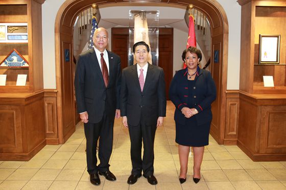 Photo shows Chinese State Councilor Guo Shengkun (M) and US Department of Homeland Security Secretary Jeh Johnson (L) and Attorney General Loretta E. Lynch. [Photo/CRI]