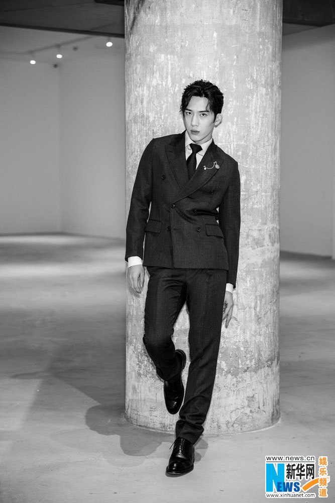 Chinese Actor Jing Boran Poses Louis Vuitton Fashion Show Paris – Stock  Editorial Photo © ChinaImages #239697760