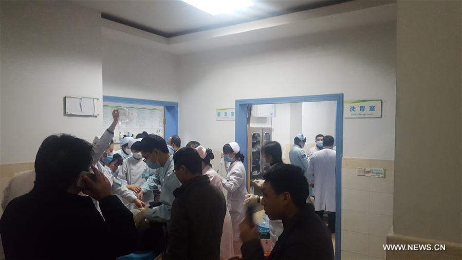 Photo taken by cell phone shows medical staff taking care of poisoned patients at the hospital in Bazhong City, southwest China's Sichuan Province, Dec. 18, 2016. Two died and another three were in critical conditions after more than 30 people had breakfast together at a funeral in Miaoya Village of Bazhong city on Sunday, local authorities said. (Xinhua)
