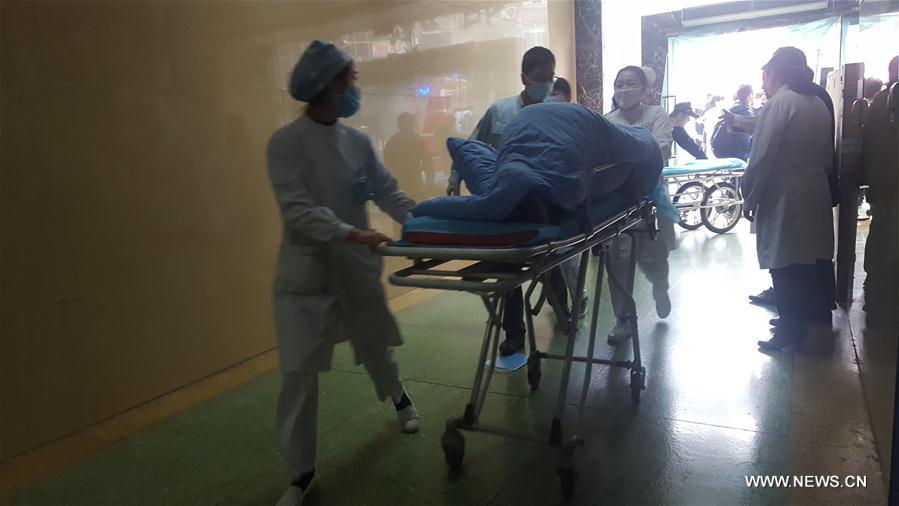 Photo taken by cell phone shows medical staff transfering poisoned patients to the hospital in Bazhong City, southwest China's Sichuan Province, Dec. 18, 2016. Two died and another three were in critical conditions after more than 30 people had breakfast together at a funeral in Miaoya Village of Bazhong city on Sunday, local authorities said. (Xinhua)