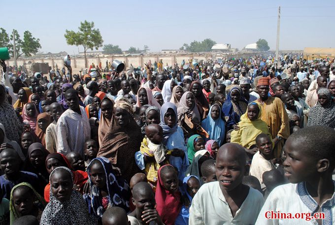 This file photo taken on February 2, 2016 shows Internally Displaced Persons (IDP) mostly women and children waiting to be served with food at Dikwa Camp, in Borno State in north-eastern Nigeria. [Photo/China.org.cn]