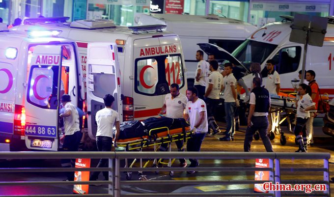 Ambulances arrive at Turkey's largest airport, Istanbul Ataturk, Turkey, following a blast on June 28, 2016. [Photo/China.org.cn]