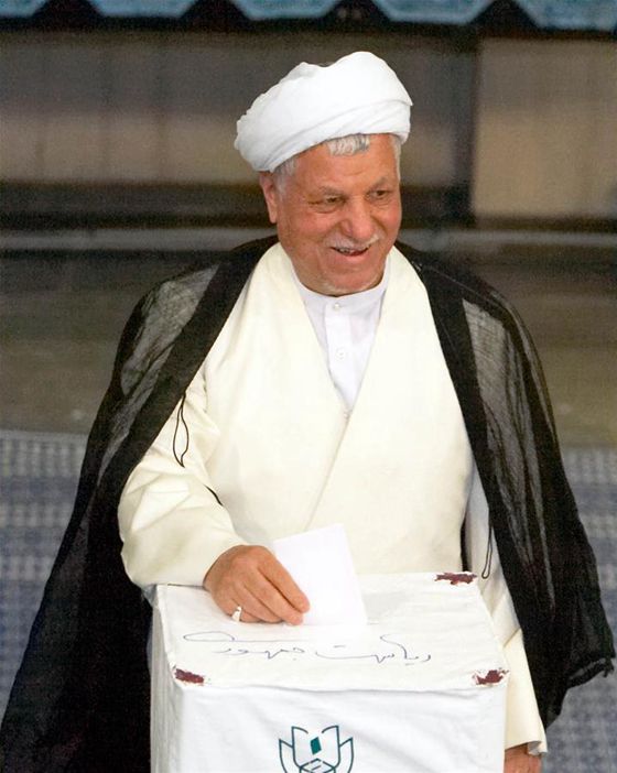 File photo taken on June 24, 2005 shows Akbar Hashemi Rafsanjani casting his ballot in the runoff of Iran's ninth presidential election at a polling station in Tehran, capital of Iran. [Photo/Xinhua]