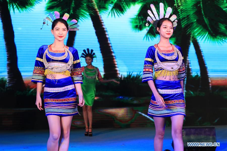 Models present folk costumes of the Li ethnic group during the closing ceremony of the 2017 Hainan International Tourism and Trade Fair in Sanya, south China's Hainan Province, on Jan. 15, 2017. [Photo/Xinhua]