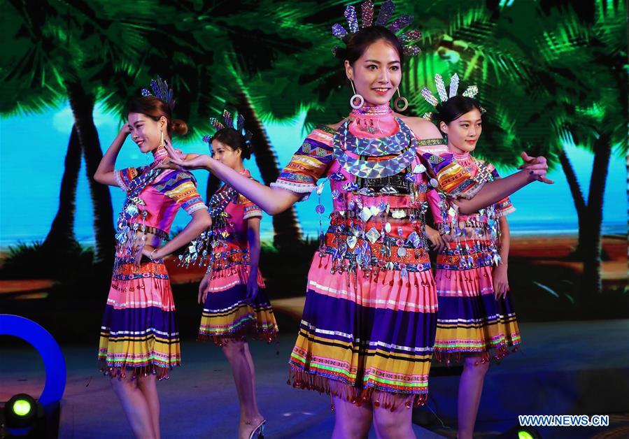 Models present folk costumes of the Li ethnic group during the closing ceremony of the 2017 Hainan International Tourism and Trade Fair in Sanya, south China's Hainan Province, on Jan. 15, 2017. [Photo/Xinhua]