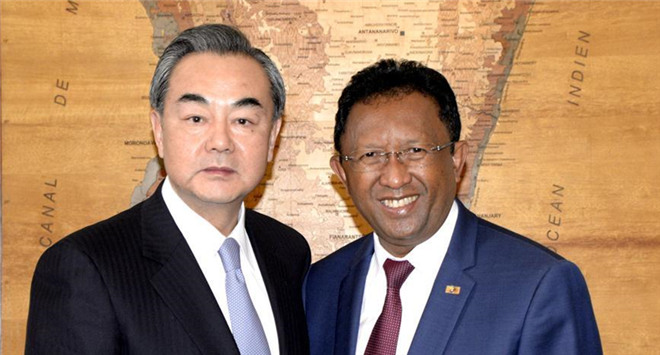 Chinese FM meets Madagascar's president on cooperation under Belt-Road Initiative