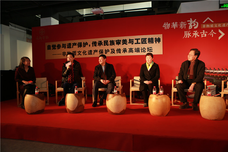 Cui Yongyuan speaks during a forum at the exhibition's opening day on Jan 14, 2017. [Photo provided to chinadaily.com.cn]