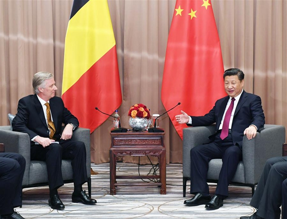 Chinese President Xi Jinping (R) meets with Belgian King Philippe in Davos, Switzerland, Jan. 17, 2017. [Photo/Xinhua] 