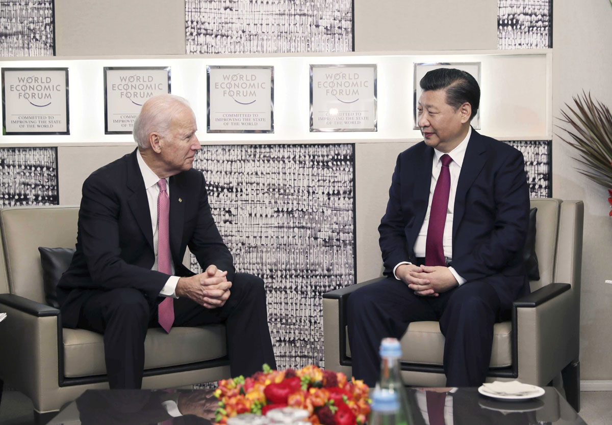 President Xi Jinping (R) meets with outgoing U.S. Vice President Joe Biden in Davos, Switzerland, January 17, 2017. [Photo: Xinhua/Lan Hongguang] 