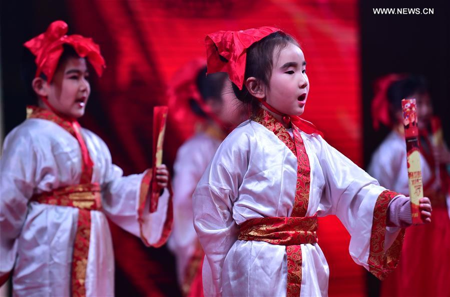Children perform classics recitation at a community Spring Festival gala in Hefei City, east China's Anhui Province, Jan. 18, 2017. Residents from Changqing Subdistrict in Hefei staged a community Spring Festival gala to welcome the upcoming Lunar New Year. [Photo/Xinhua]