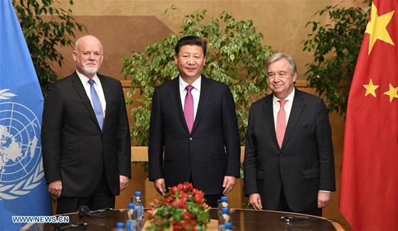 Chinese President Xi Jinping (C) meets with Peter Thomson (L), president of the 71st session of United Nations General Assembly, and UN Secretary-General Antonio Guterres in Geneva, Switzerland, Jan. 18, 2017. [Photo/Xinhua]