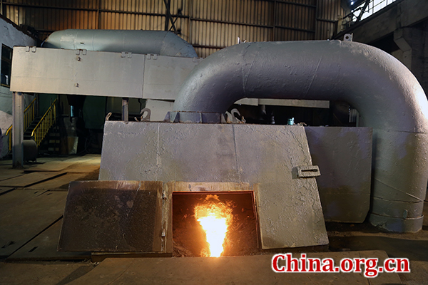A blast furnace in Delong Steel, where dust is rarely seen due to environment-improving projects. [Photo by Zhang Lulu/China.org.cn]