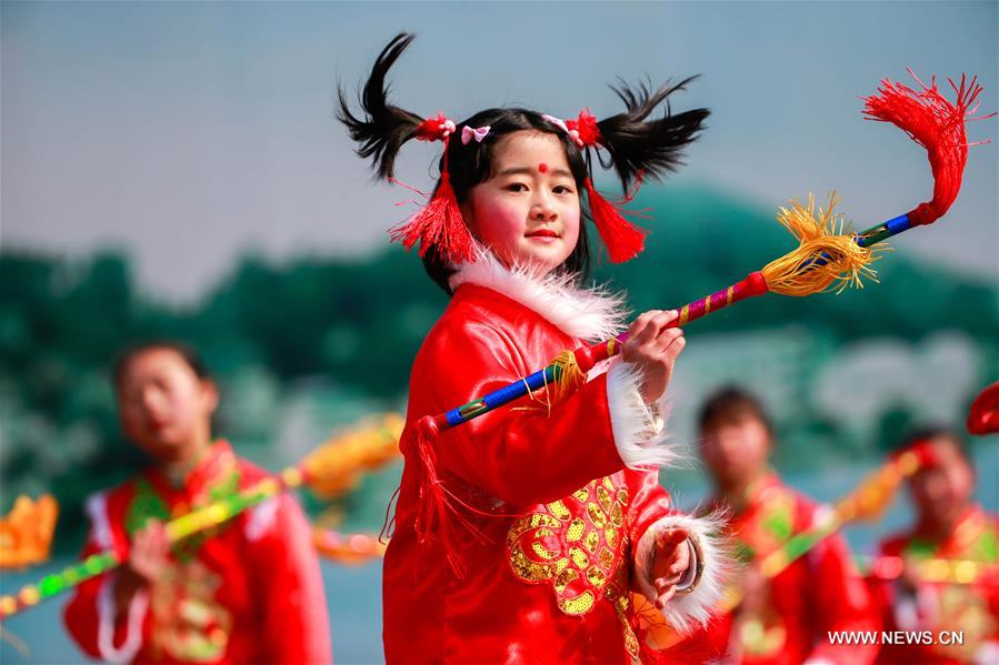 A young girl performs to celebrate the upcoming Lantern Festival in Xuyi County of Huai'an City, east China's Jiangsu Province, Feb. 9, 2017. The Lantern Festival falls on Feb. 11 this year. [Photo/Xinhua]