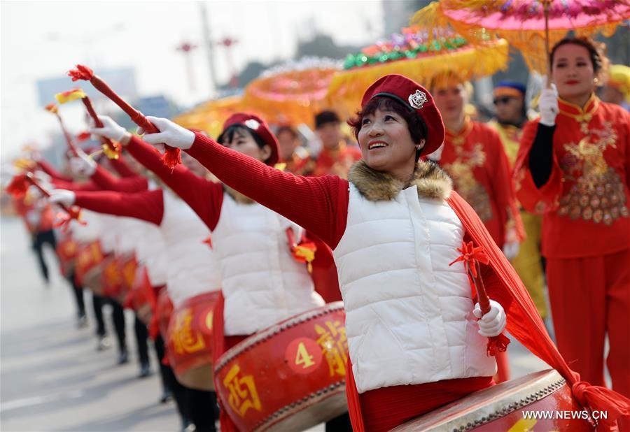 People perform drum dance during a folk competition to celebrate the upcoming Lantern Festival in Xi'an, capital of northwest China's Shaanxi Province, Feb. 10, 2017. The Lantern Festival falls on Feb. 11 this year. [Photo/Xinhua]