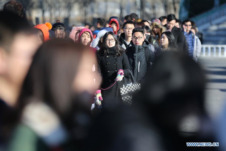 Graduates queue to attend a job fair in Tianjin, north China, Feb. 10, 2017. Job fairs are held across China after the Spring Festival holiday. [Photo/Xinhua]