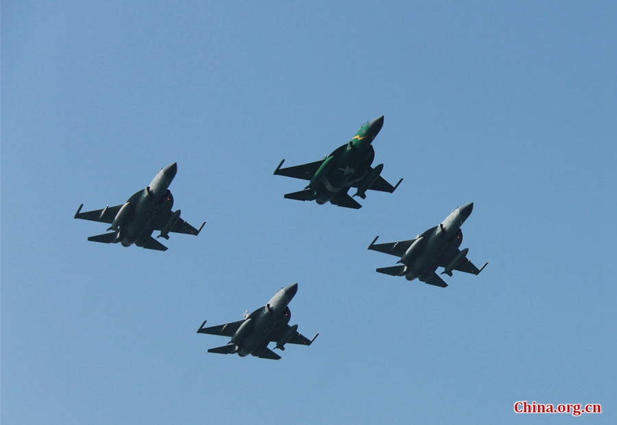Warplanes flying past. The AMAN-17 multinational naval exercise concludes with a spectacular exercise in the North Arabian Sea off Pakistan on Feb. 14, 2017. [Photo by Guo Xiaohong/China.org.cn]