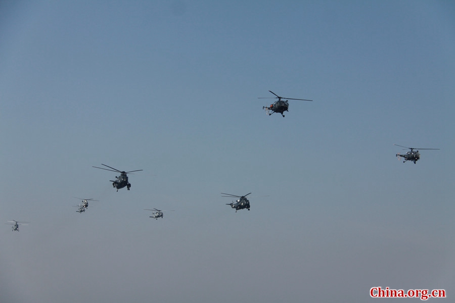 Helicopters performing a fly-past. The AMAN-17 multinational naval exercise concludes with a spectacular exercise in the North Arabian Sea off Pakistan on Feb. 14, 2017. [Photo by Guo Xiaohong/China.org.cn]