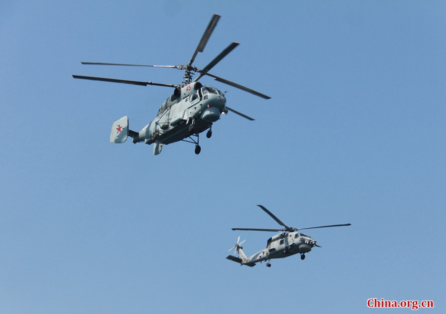 Helicopters performing a fly-past. The AMAN-17 multinational naval exercise concludes with a spectacular exercise in the North Arabian Sea off Pakistan on Feb. 14, 2017. [Photo by Guo Xiaohong/China.org.cn]