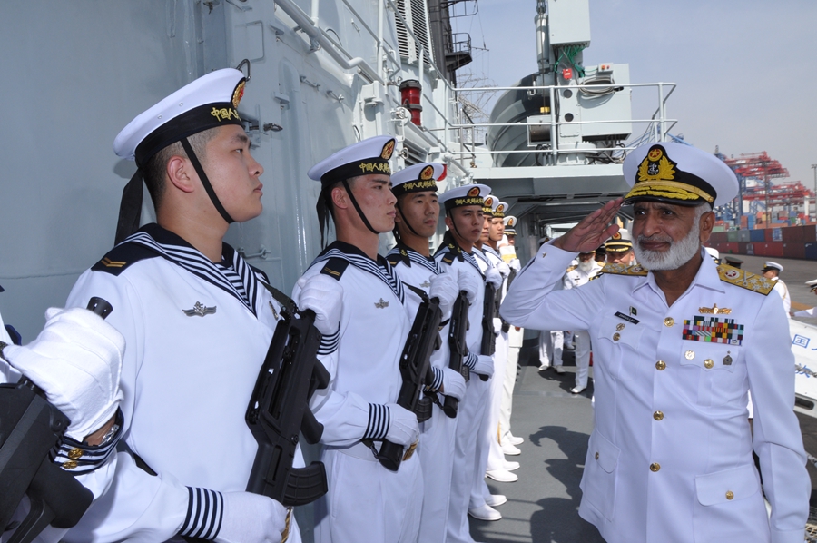 Chief of the Naval Staff Admiral Zakaullah visits Chinese ship on visit to pakistan for participating in Multinational Exercise AMAN-17.
