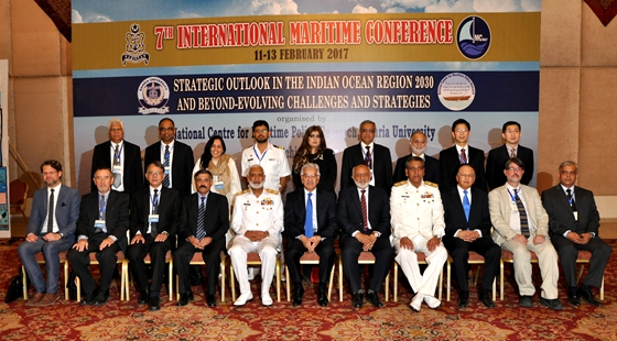 Group photo of minister for defense Khuwaja Muhammad Asif and CNS Admiral Zakaullah with the speakers at the closing ceremony of International Maritime Conference held during Multinational Exercise Aman-17. [Photo/Xinhua] 