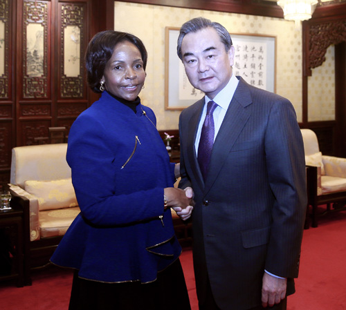 Chinese Foreign Minister Wang Yi meets with his South African counterpart Maite Nkoana-Mashabane Sunday in Beijing. [Photo/fmprc.gov.cn]