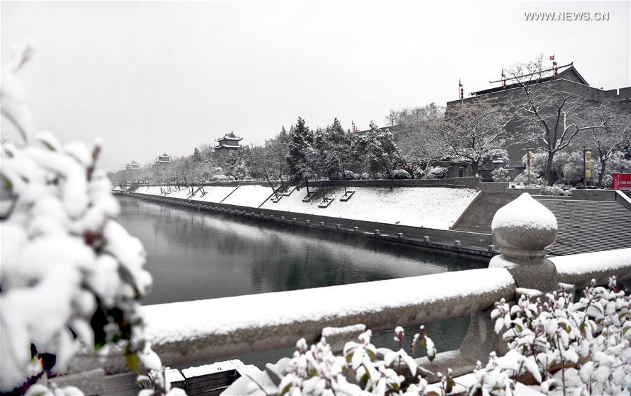 Photo taken on Feb. 21, 2017 shows snow scenery near the moat in Xi'an, northwest China's Shaanxi Province. [Photo/Xinhua]