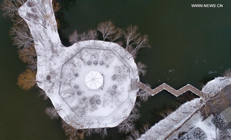Aerial photo taken on Feb. 21, 2017 shows snow scenery at Zhongshan Park in Yinchuan, northwest China's Ningxia Hui Autonomous Region. [Photo/Xinhua]