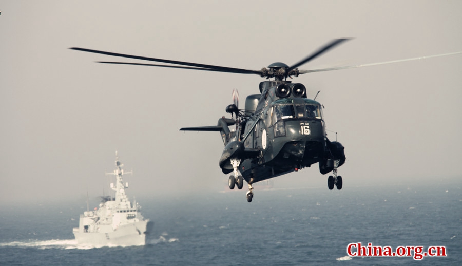 A helicopter and a warship. The AMAN-17 multinational naval exercise concludes with a spectacular exercise on the North Arabian Sea, Pakistan on Feb. 14, 2017. [Photo by Guo Xiaohong/China.org.cn]