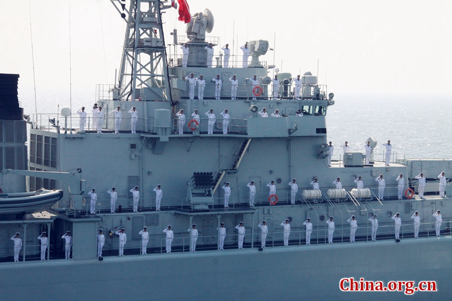 Crew members on Chinese frigate Harbin salute and pay respects to Pakistan PM Nawaz Sharif on the concluding day of Exercise AMAN-17 on Feb. 14, 2017. [Photo courtesy of Pak Navy]