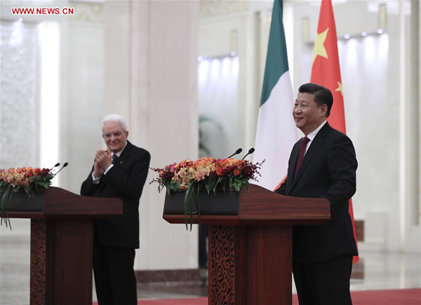Chinese President Xi Jinping (R) and his Italian counterpart Sergio Mattarella meet with Chinese and Italian representatives together after their talks in Beijing, capital of China, Feb. 22, 2017. (Xinhua/Xie Huanchi) 
