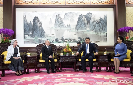 Chinese President Xi Jinping (2nd R) meets with Cambodian King Norodom Sihamoni (2nd L) and his mother, former Queen Norodom Monineath (1st L), in Beijing, capital of China, March 6, 2017. Xi's wife Peng Liyuan (1st R) attended the meeting. [Photo/Xinhua]