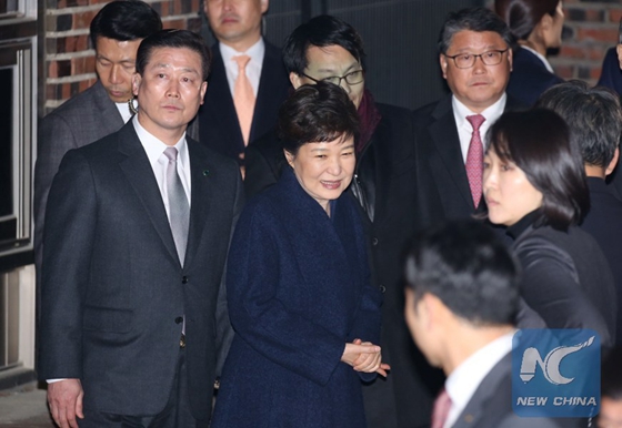 Ousted South Korean President Park Geun-hye (C) arrives at her private residence in Seoul on March 12, 2017. [Photo/Xinhua] 