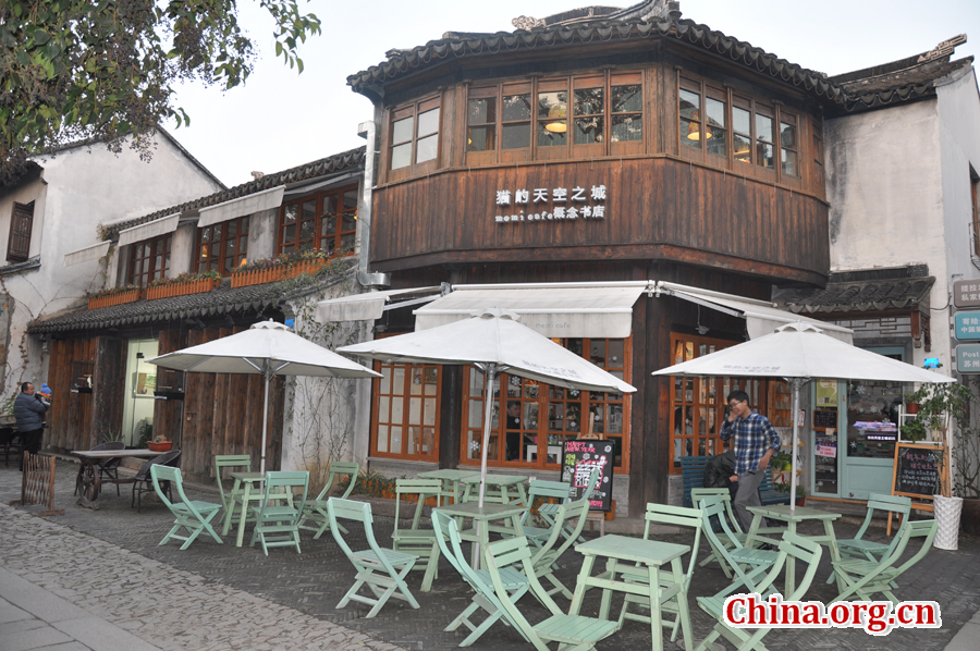 Located in downtown Suzhou, Jiangsu Province, Pingjiang Street is a historical road along the river, where the city's history and unique feature have been well-preserved. 