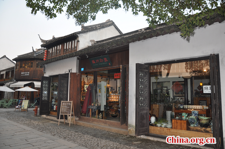 Located in downtown Suzhou, Jiangsu Province, Pingjiang Street is a historical road along the river, where the city's history and unique feature have been well-preserved. 