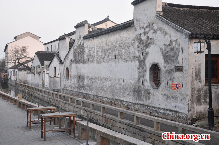 Located in downtown Suzhou, Jiangsu Province, Pingjiang Street is a historical road along the river, where the city's history and unique feature have been well-preserved. 