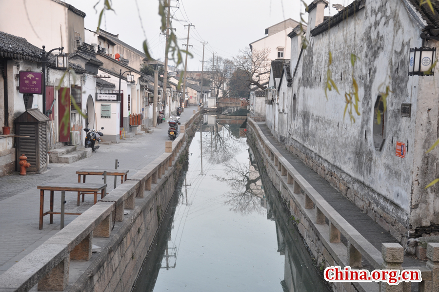 Located in downtown Suzhou, Jiangsu Province, Pingjiang Street is a historical road along the river, where the city's history and unique feature have been well-preserved. 