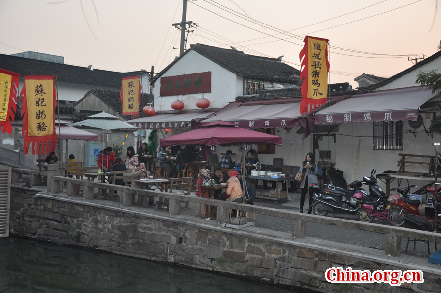 Located in downtown Suzhou, Jiangsu Province, Pingjiang Street is a historical road along the river, where the city's history and unique feature have been well-preserved. 