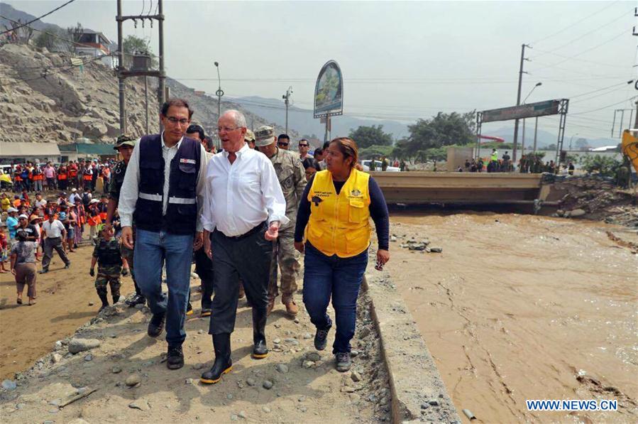 Peru&apos;s President, Pedro Pablo Kuczynski (C), reviews the damages caused by the flood of the Haycoloro river, in Lima, Peru, on March 16, 2017. The strong rains caused by the coastal El Nino phenomenon affected Lima since Wednesday afternoon. Flooding has claimed at least 62 lives as of Thursday and left countless people homeless, with 750 towns in 13 regions declared to be in a state of emergency. (Xinhua/Presidential Press/ANDINA) 