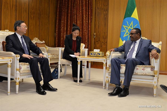 Ethiopian Prime Minister Hailemariam Desalegn (R) meets with visiting Chinese State Councilor Yang Jiechi (L) in Addis Ababa, Ethiopia, on March 20, 2017. [Photo/Xinhua]