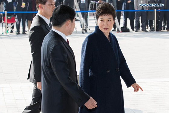 Ousted South Korean President Park Geun-hye (R) arrives at the prosecutors' office in Seoul, South Korea, March 21, 2017. [Photo/Xinhua]