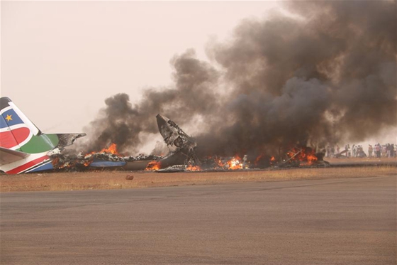 Photo taken on March 20, 2017 shows a crashed plane at Wau Airport, northern South Sudan. [Photo/Xinhua] 